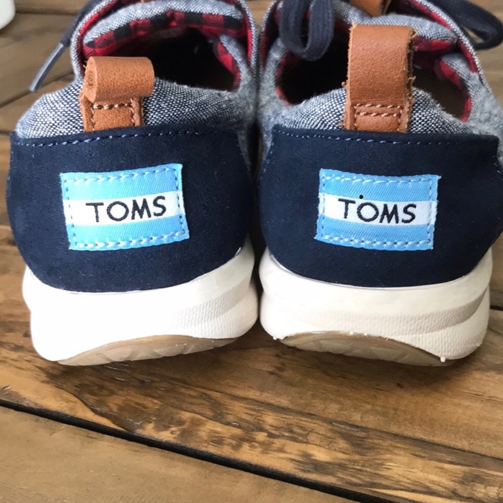 Toms - Picture 3 of 3